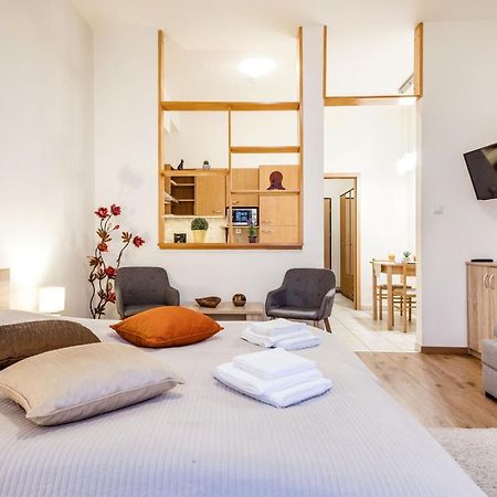 Apartament Downtown Charm With Balcony And Garden View Budapeszt Zewnętrze zdjęcie