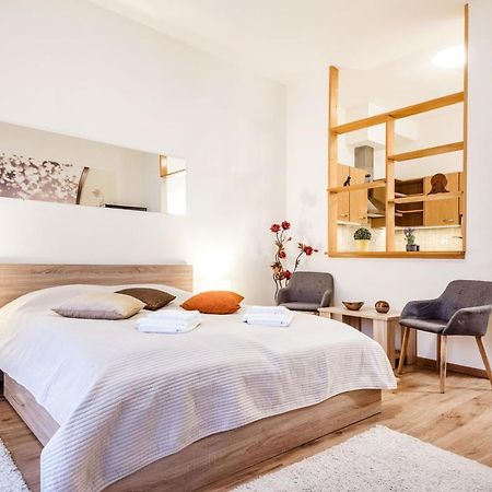 Apartament Downtown Charm With Balcony And Garden View Budapeszt Zewnętrze zdjęcie