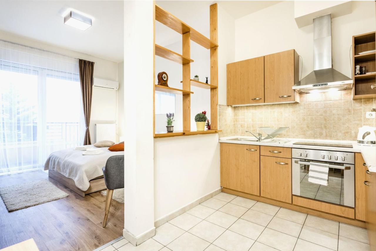 Apartament Downtown Charm With Balcony And Garden View Budapeszt Zewnętrze zdjęcie