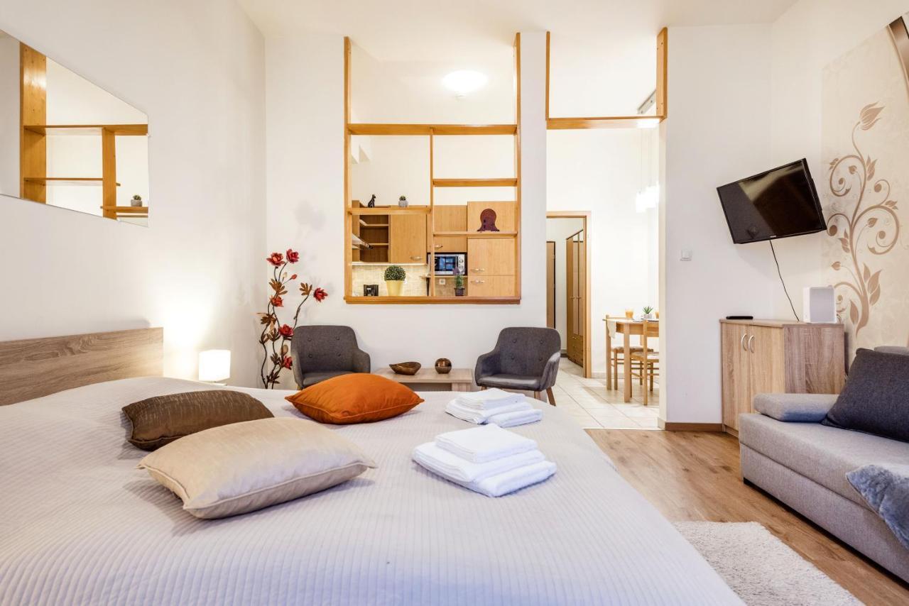 Apartament Downtown Charm With Balcony And Garden View Budapeszt Zewnętrze zdjęcie