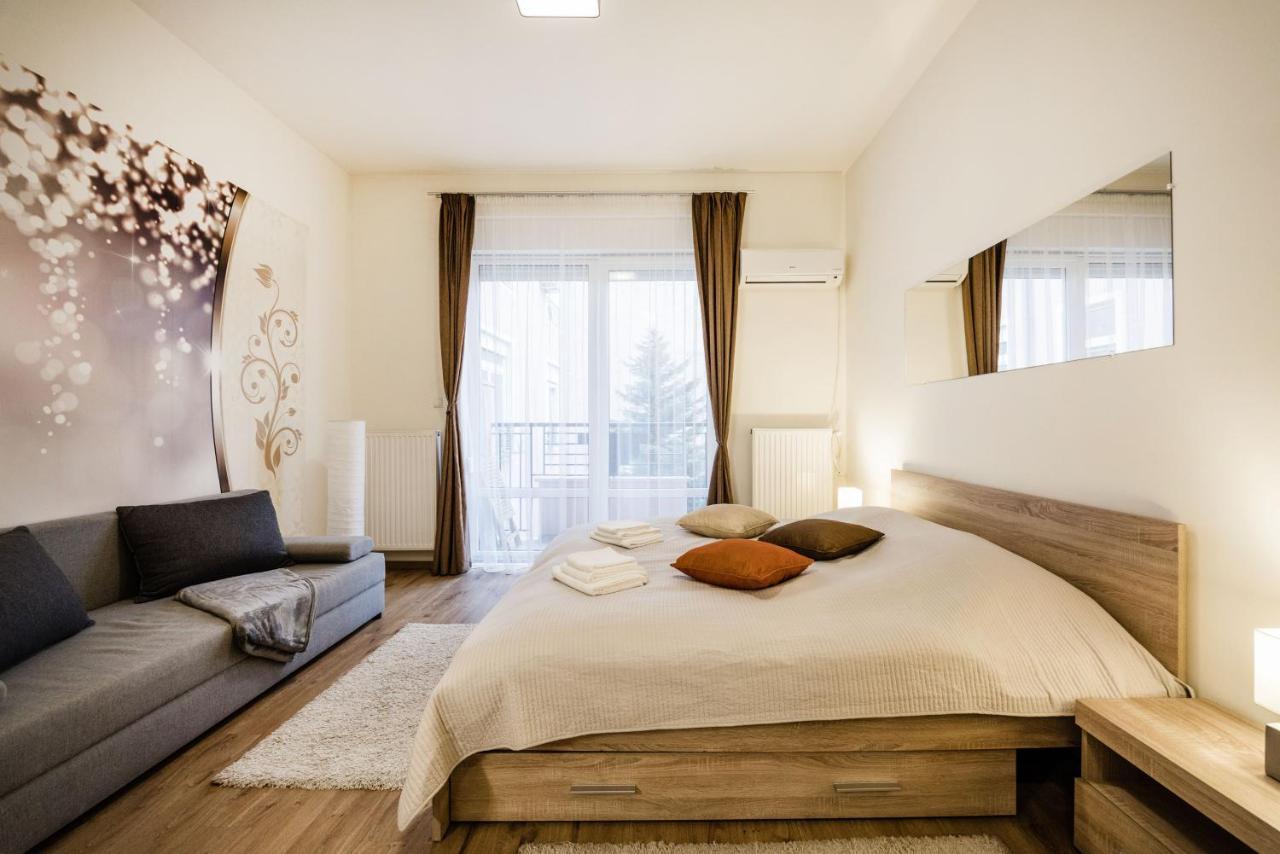 Apartament Downtown Charm With Balcony And Garden View Budapeszt Zewnętrze zdjęcie