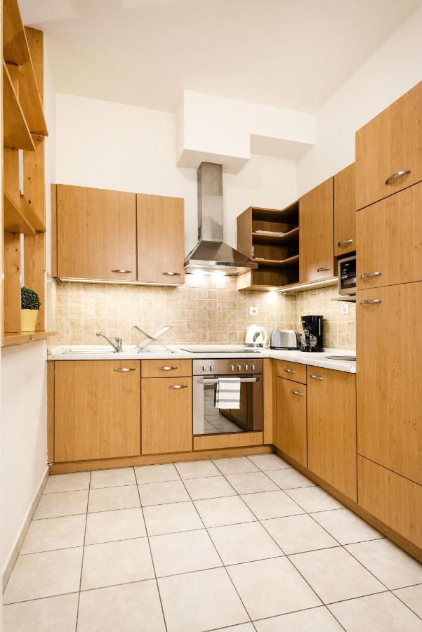 Apartament Downtown Charm With Balcony And Garden View Budapeszt Zewnętrze zdjęcie