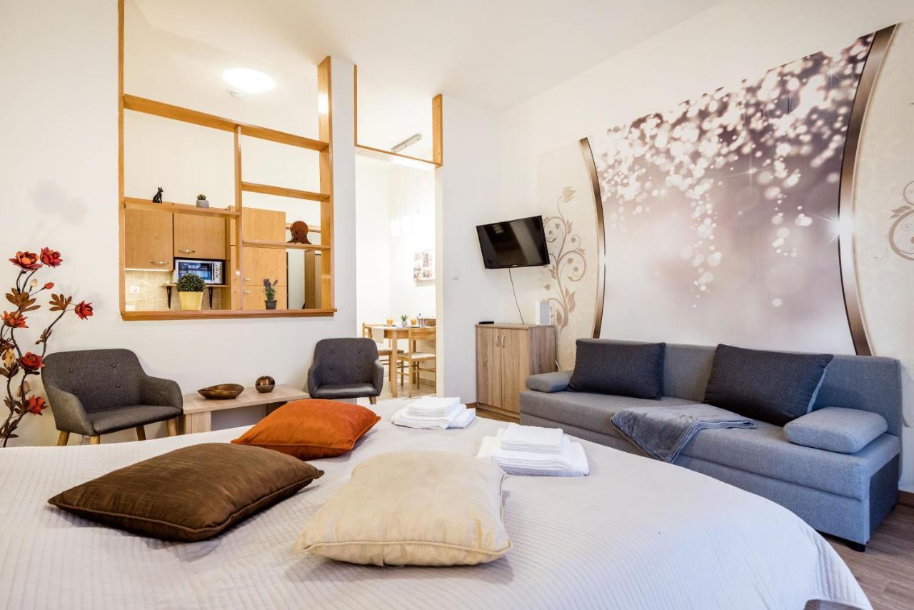 Apartament Downtown Charm With Balcony And Garden View Budapeszt Zewnętrze zdjęcie