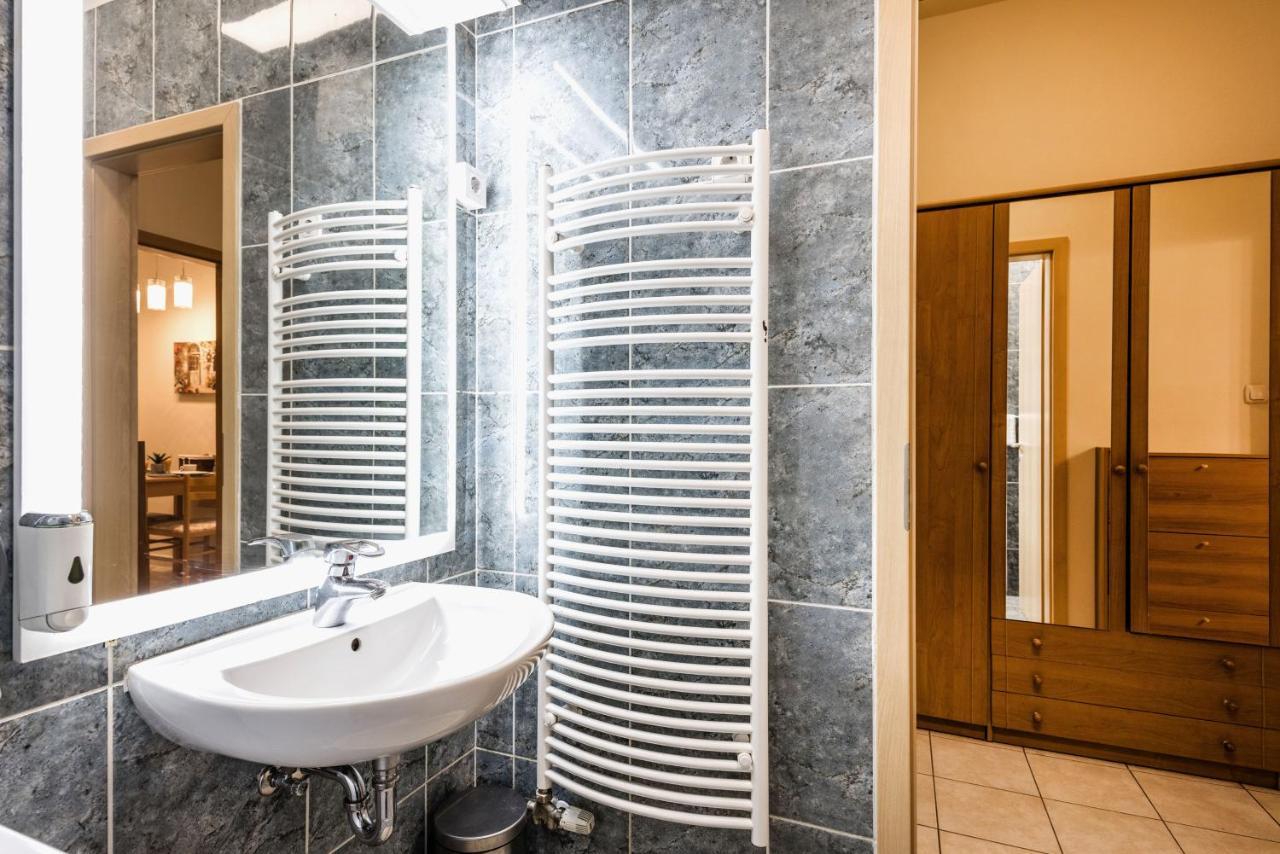Apartament Downtown Charm With Balcony And Garden View Budapeszt Zewnętrze zdjęcie