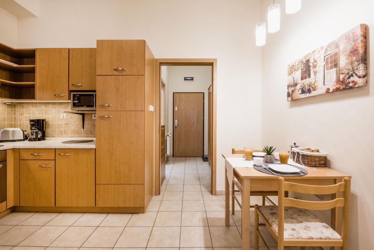 Apartament Downtown Charm With Balcony And Garden View Budapeszt Zewnętrze zdjęcie