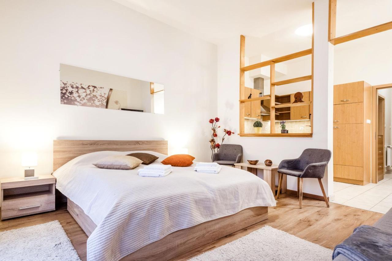 Apartament Downtown Charm With Balcony And Garden View Budapeszt Zewnętrze zdjęcie