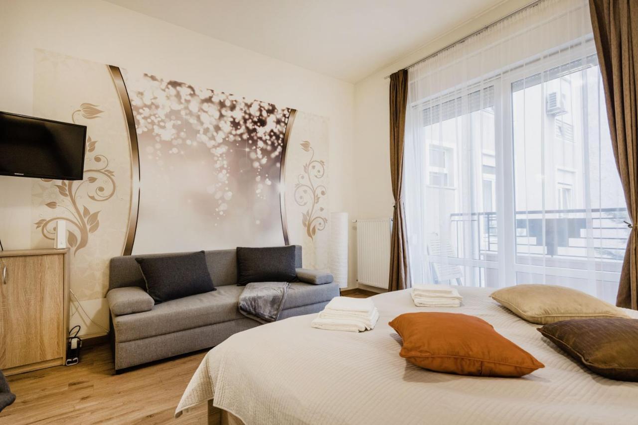 Apartament Downtown Charm With Balcony And Garden View Budapeszt Zewnętrze zdjęcie